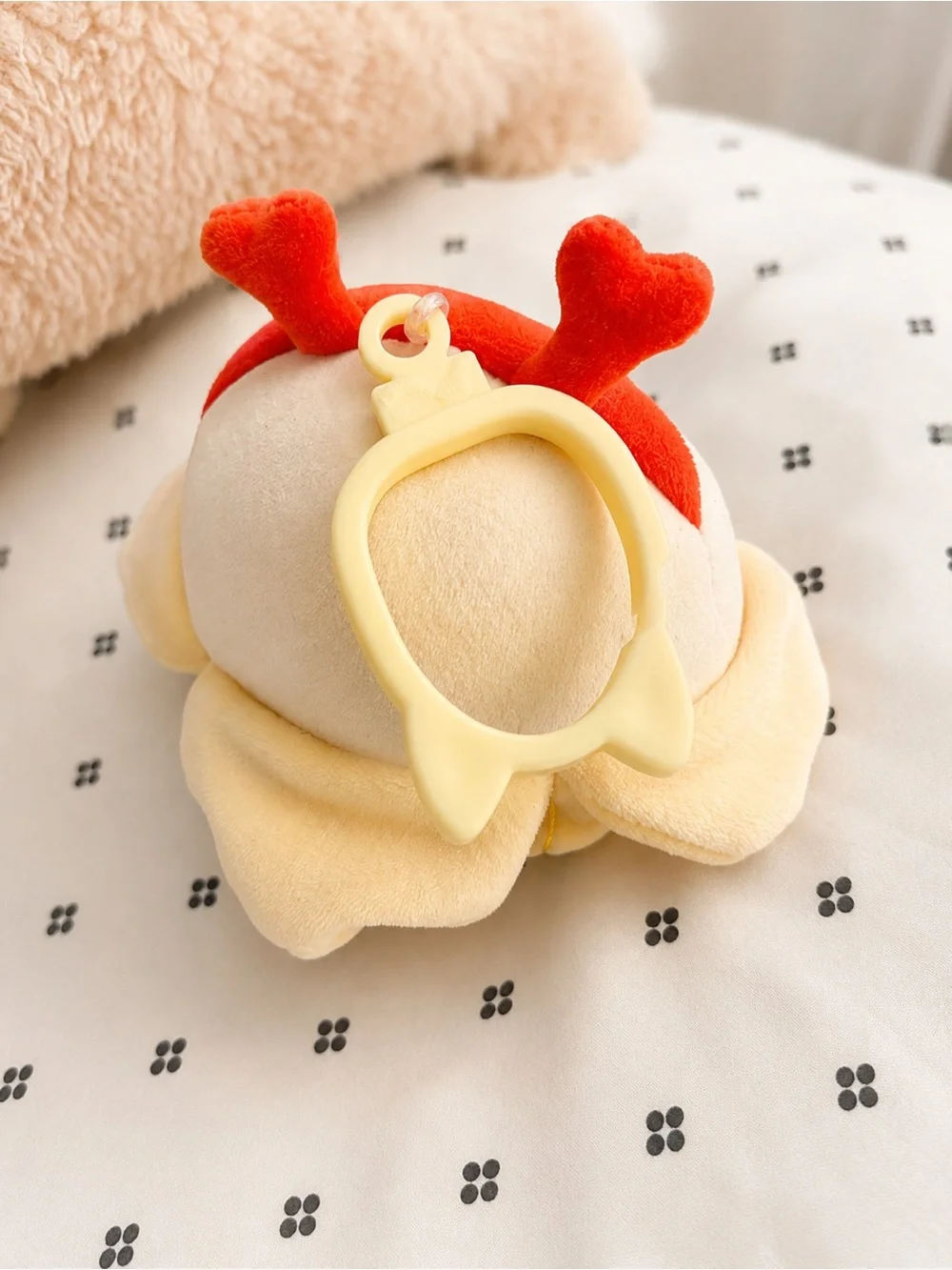 Squishmallows Cream, Pale Yellow & Red Heart-Antennae Winking Plush